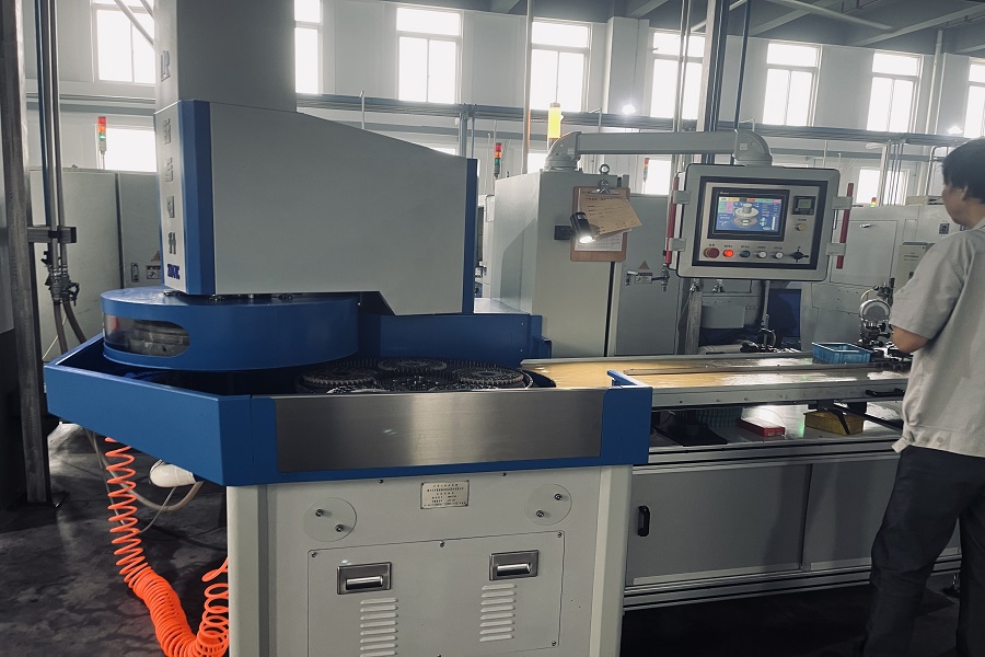 FTM Neuausstattung: Doppelseitenschleifmaschine